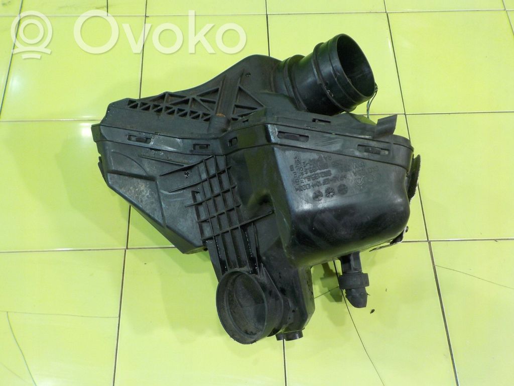 Audi A4 S4 B8 8K Obudowa filtra powietrza 