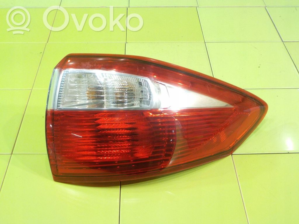 Ford C-MAX II Задний фонарь в кузове 