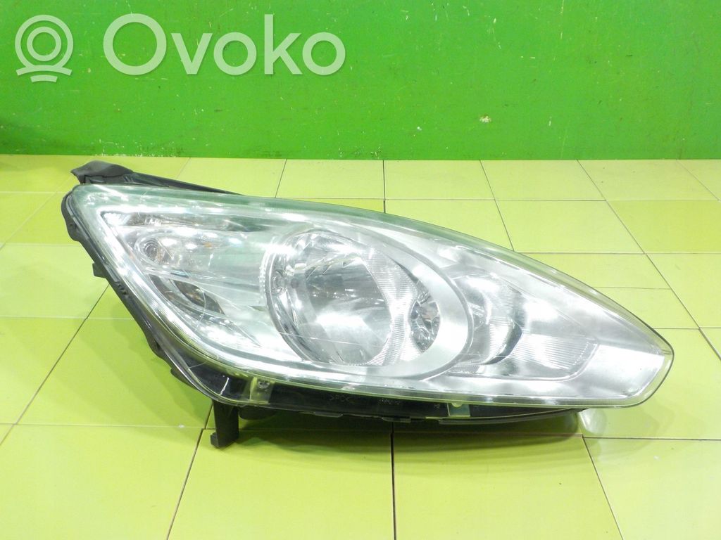 Ford C-MAX II Lampa przednia 