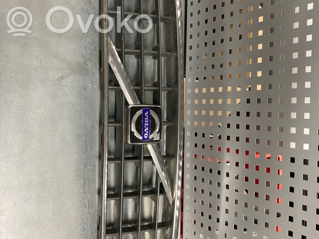 Volvo XC90 Etupuskurin ylempi jäähdytinsäleikkö 