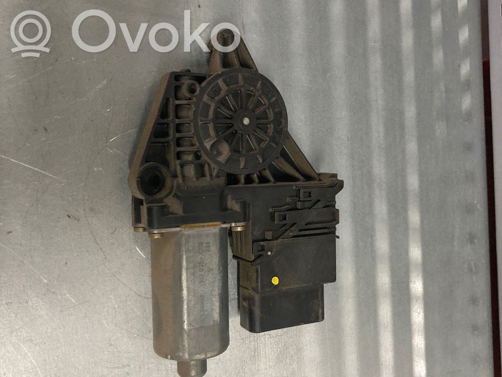 Volkswagen PASSAT B5 Takaoven ikkunan nostomoottori 