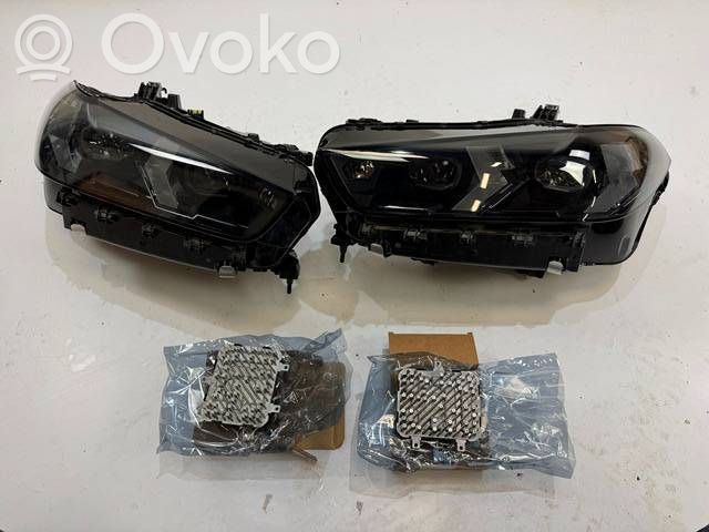 BMW X6M G06 F96 Lampa przednia 