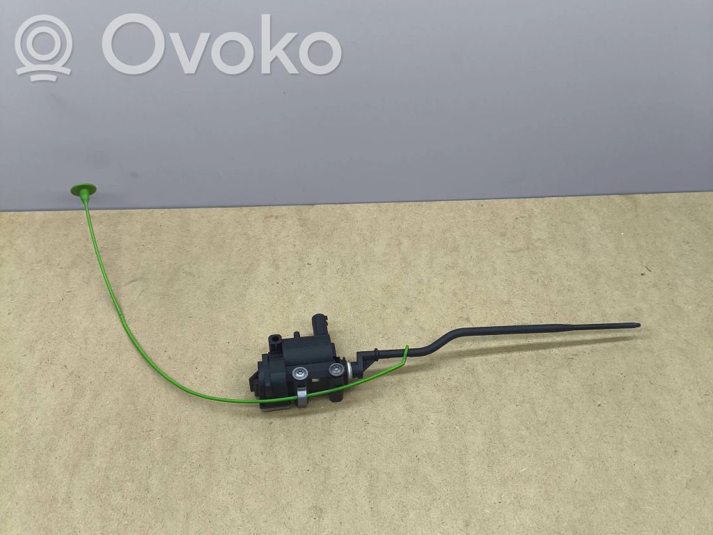 BMW 3 E90 E91 Fuel tank cap lock 
