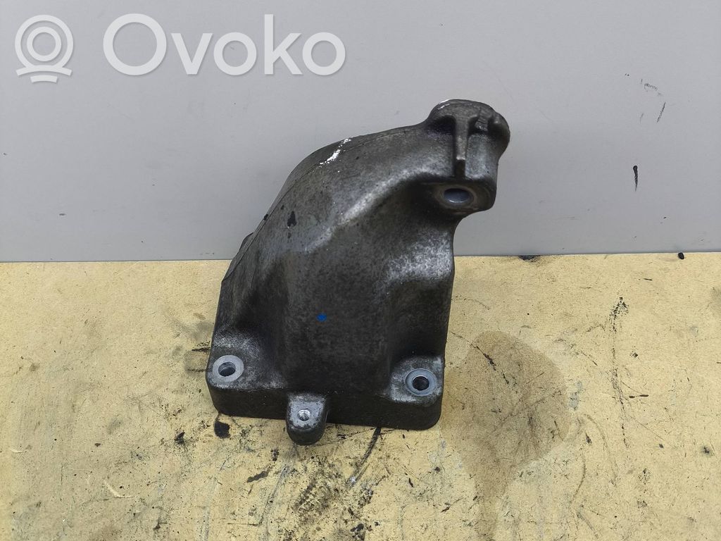 Mercedes-Benz CLS C219 Engine mounting bracket 