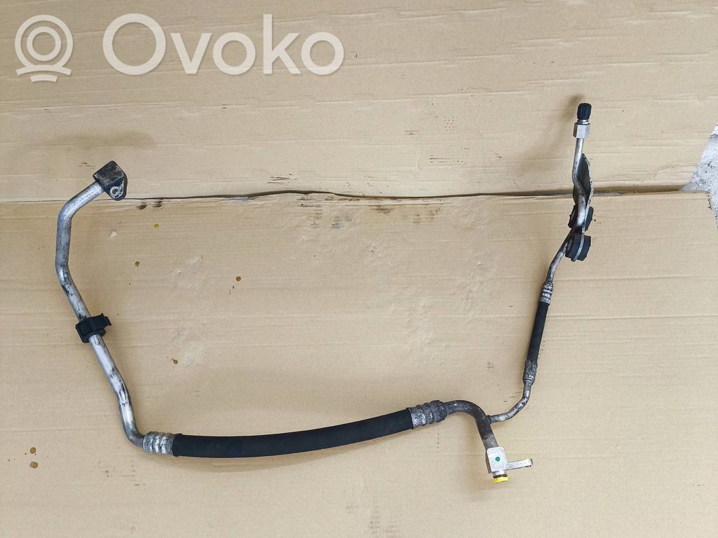 BMW 5 E60 E61 Ilmastointilaitteen putki (A/C) 