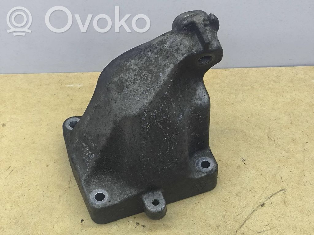 Mercedes-Benz C W203 Engine mounting bracket 