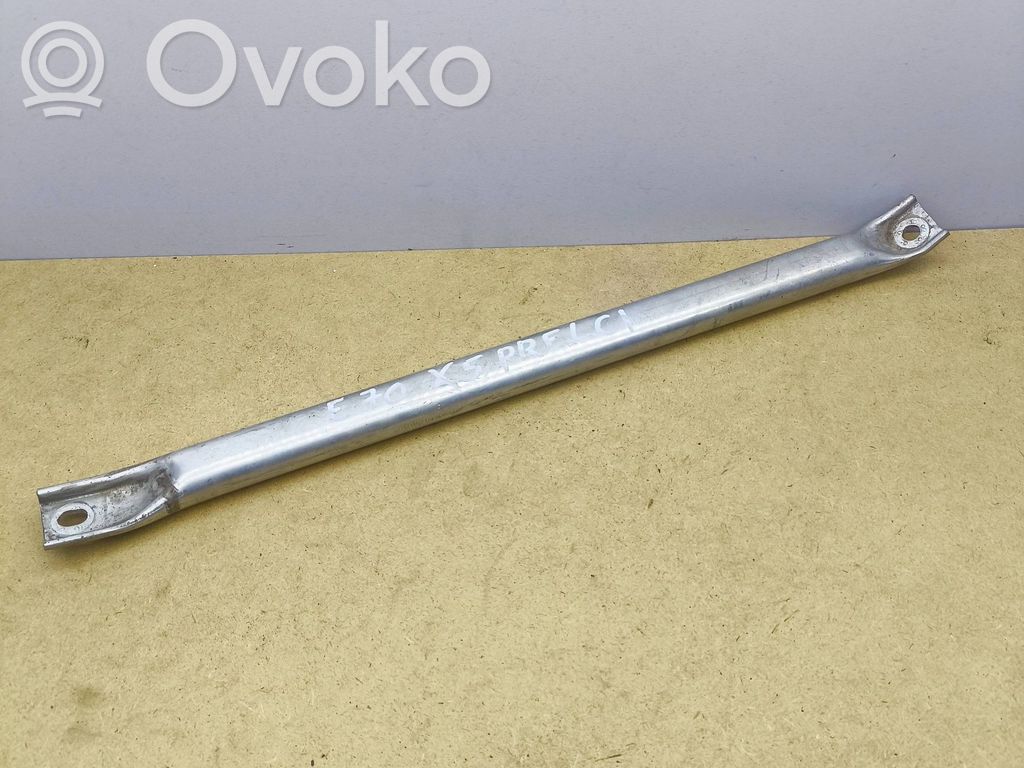 BMW X5 E70 Kita variklio skyriaus detalė 