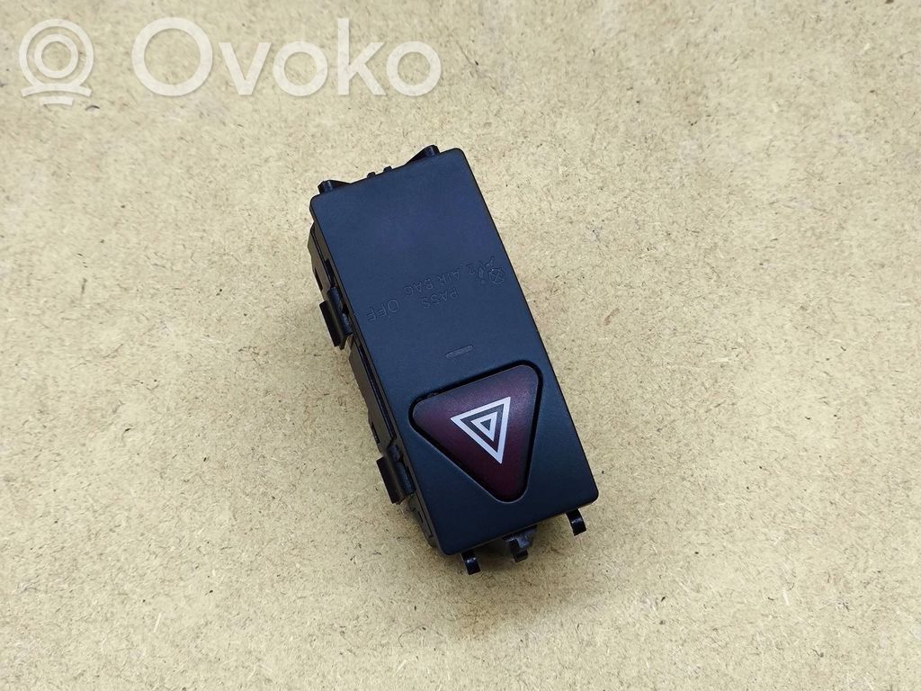 Mercedes-Benz E W212 Przycisk świateł awaryjnych 