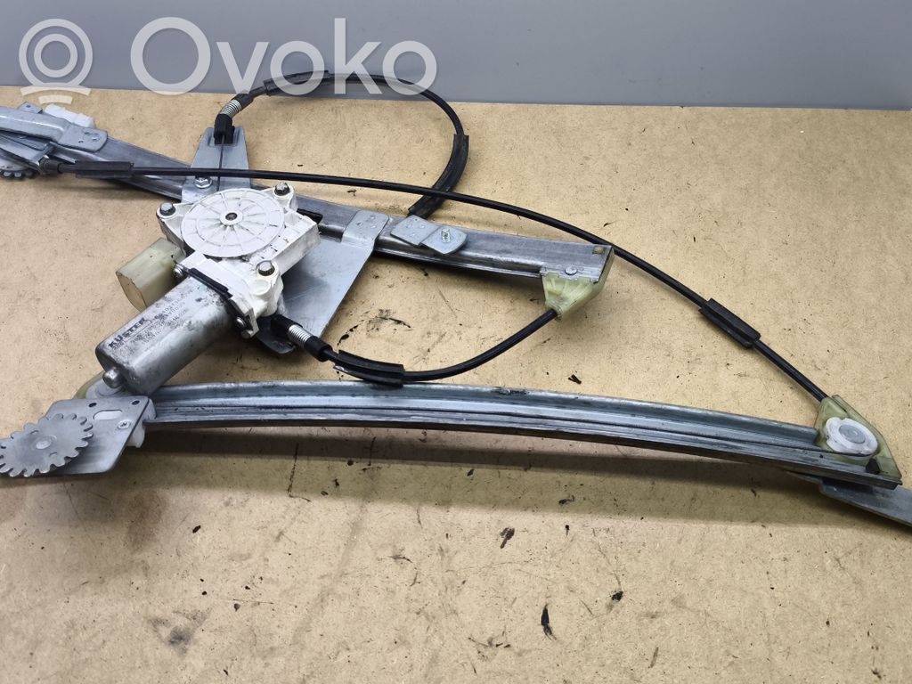 BMW 1 E81 E87 Front door window regulator with motor 
