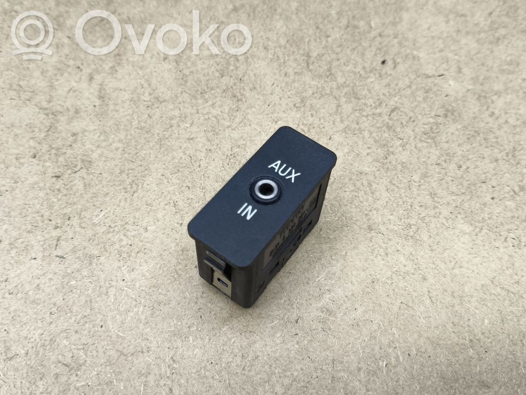 BMW 1 E81 E87 AUX in-socket connector 