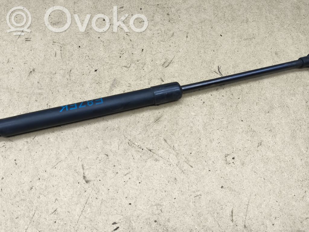 BMW 1 E81 E87 Amortizatorius variklio dangčio 