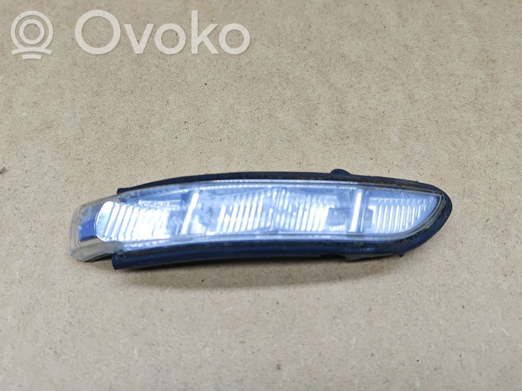 Mercedes-Benz E W211 Semnalizator pe oglindă 