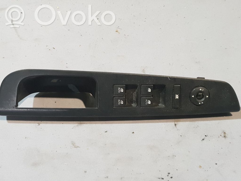 Electric window control switch   823511H010