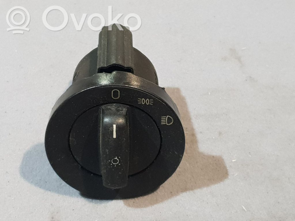 Light switch   8383683