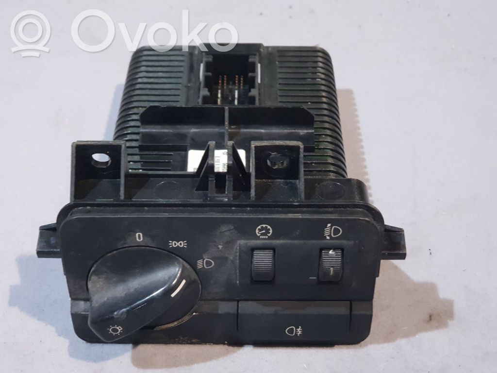 Light switch   6936820