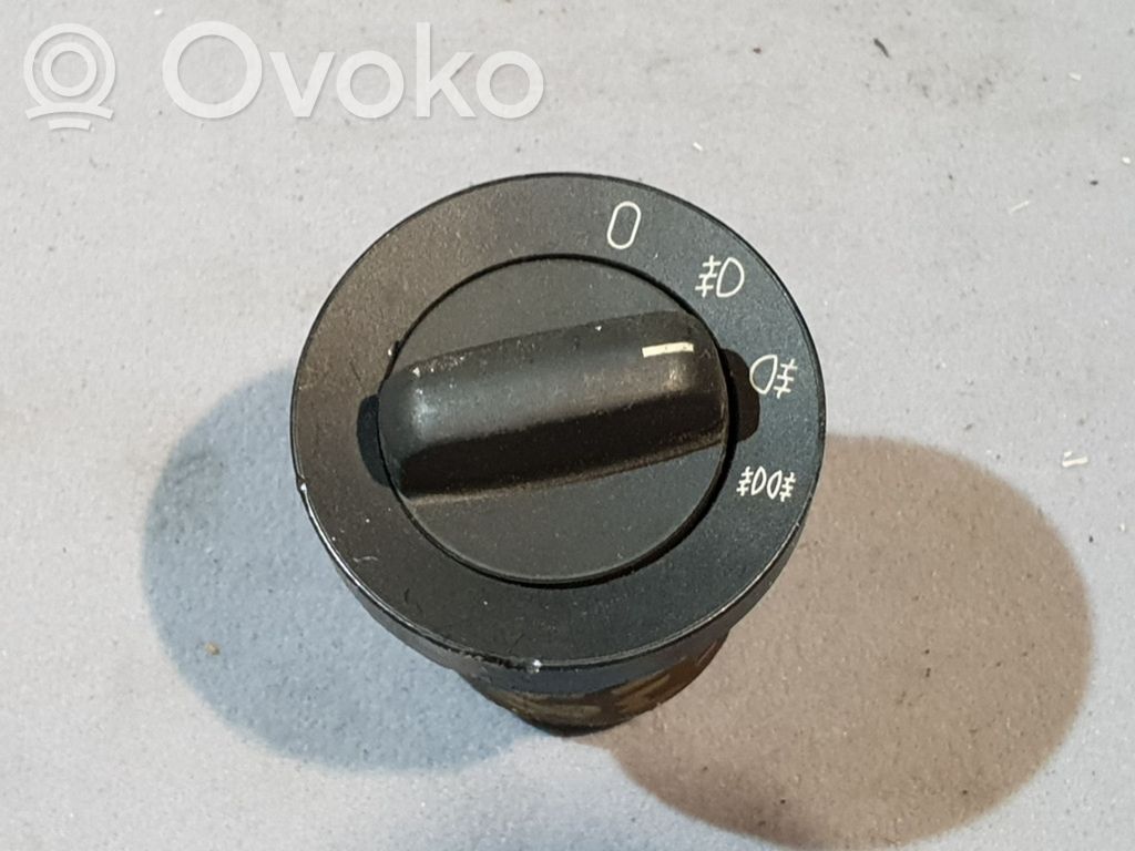 Lukturu slēdzis   8363684