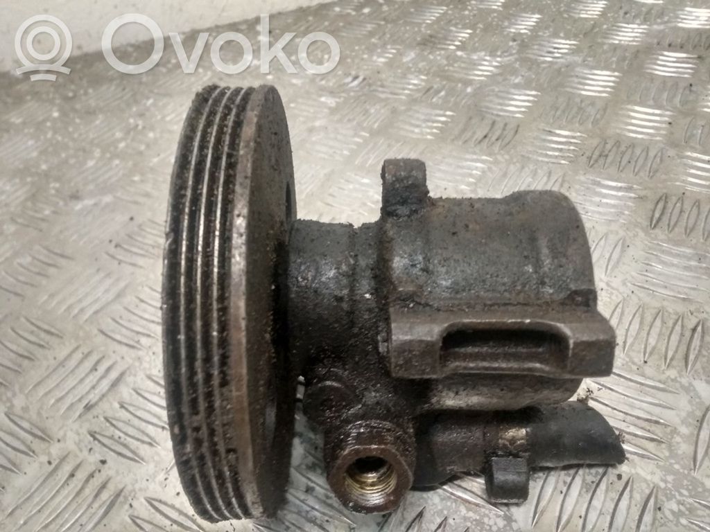 Renault Clio I Power steering pump 