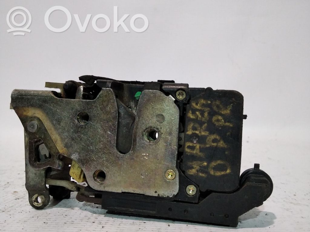 Priekšpusē slēdzene   R1918