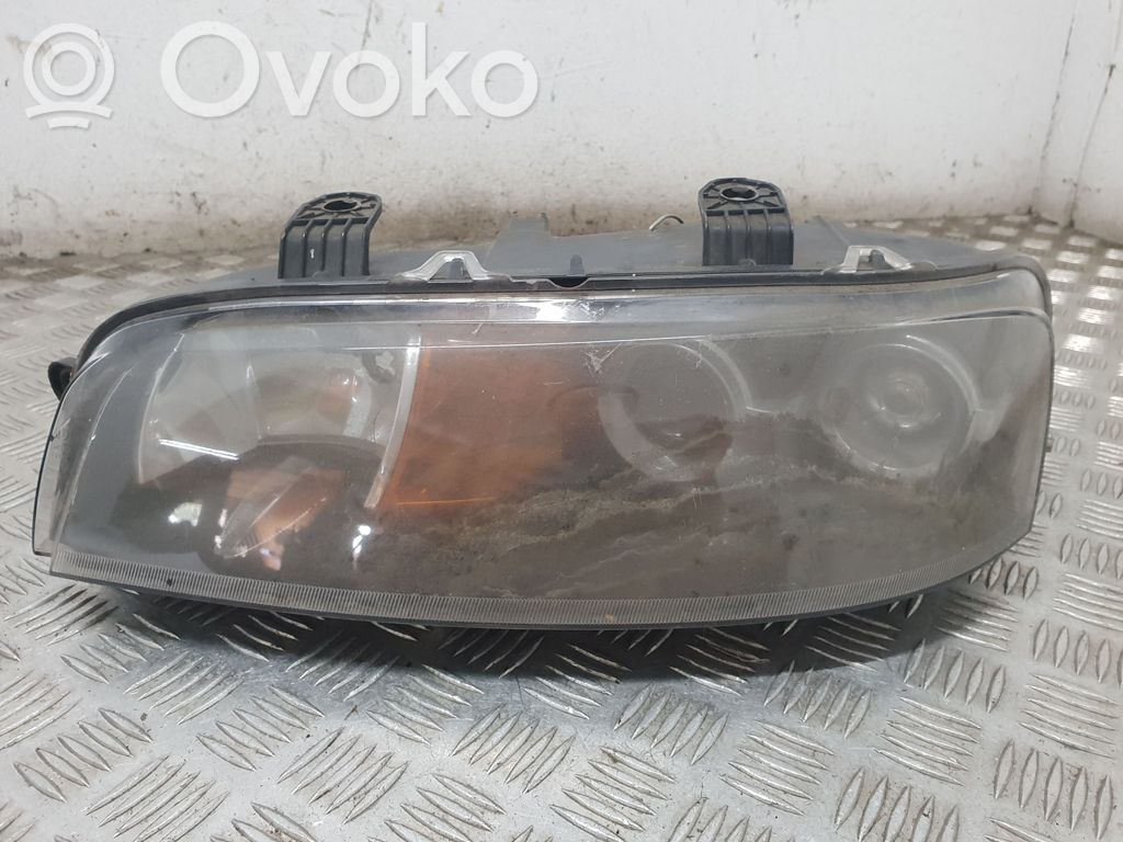Fiat Punto (188) Lampa przednia 