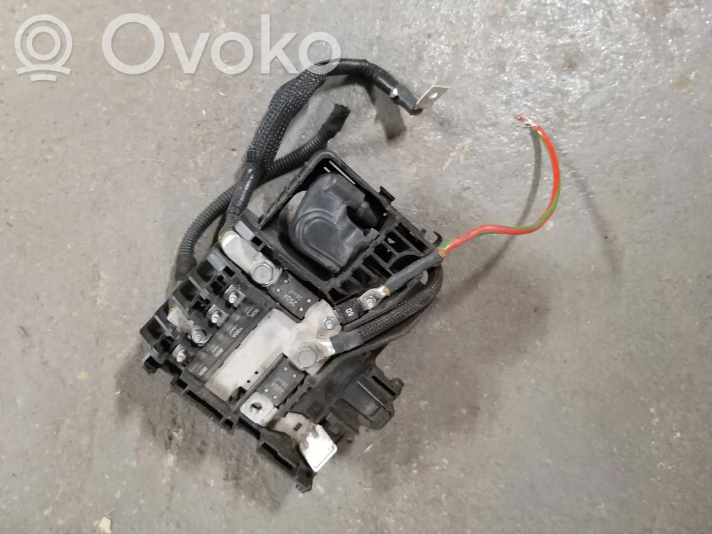 Opel Corsa E Pliusinių laidų jungimo mazgas 