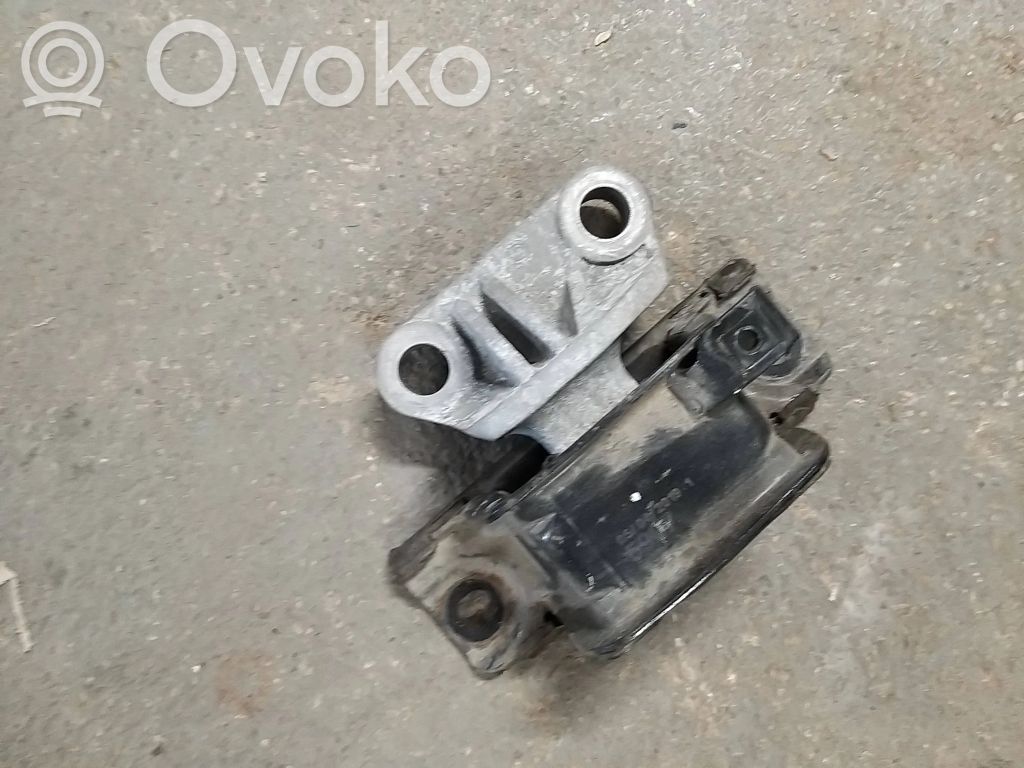 Opel Corsa E Engine mounting bracket 