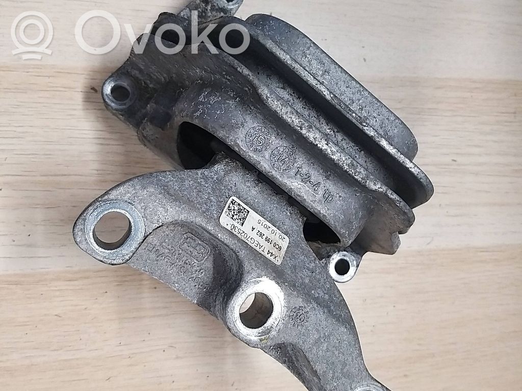 Volkswagen Polo VI Engine mount bracket 