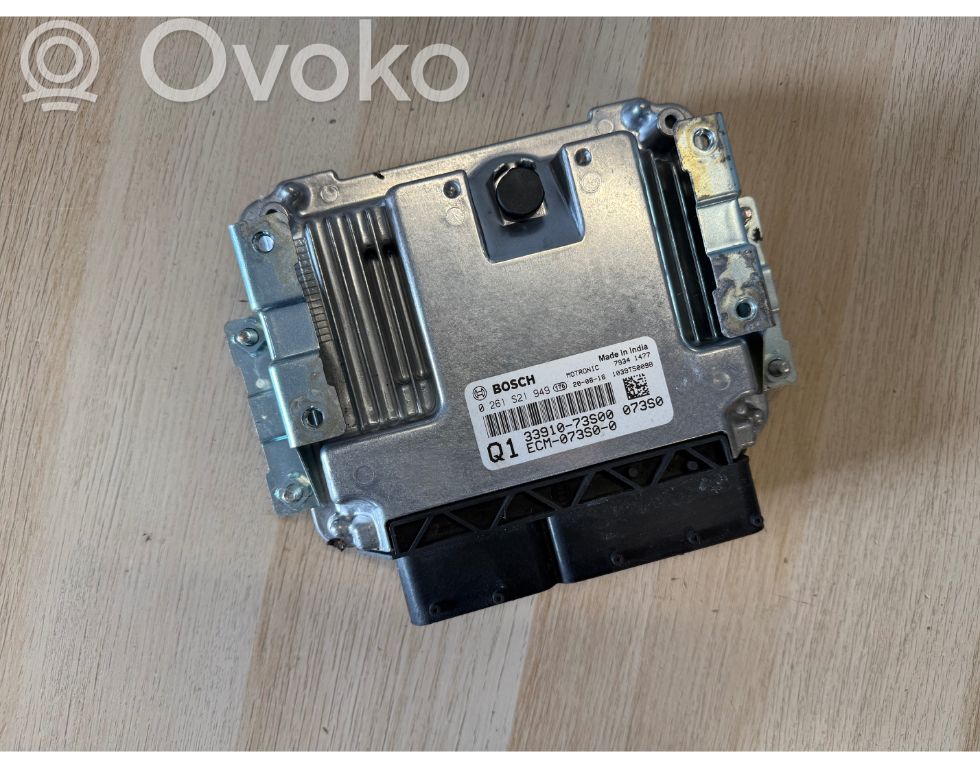 Suzuki Swift III Engine control unit/module 