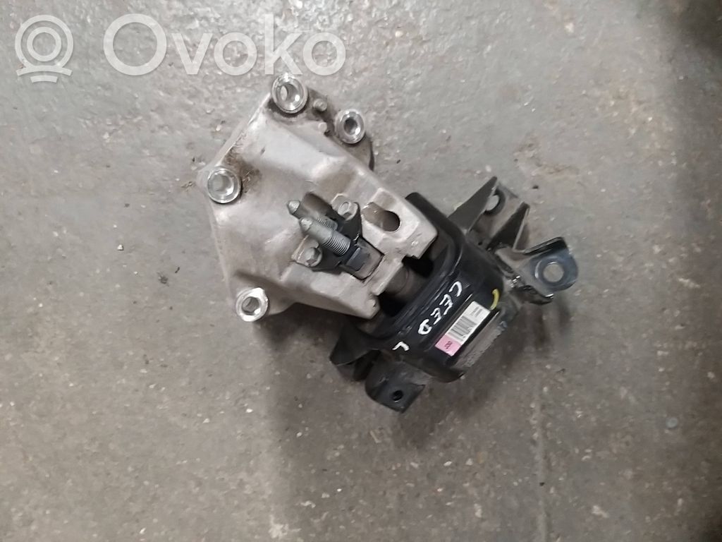 KIA Ceed Engine mount bracket 