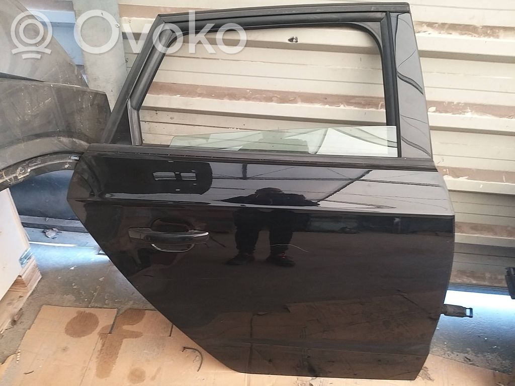 Puerta trasera   LY9B