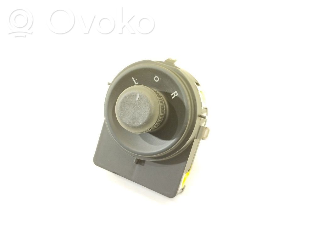 Chevrolet Trax Wing mirror switch 