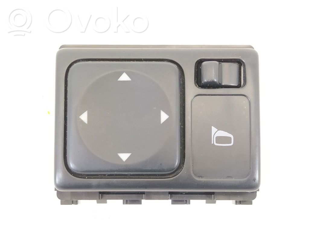 Wing mirror switch   25570CT01B
