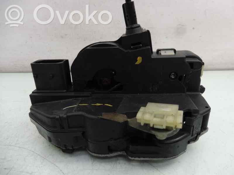 Opel Insignia A Front door lock 