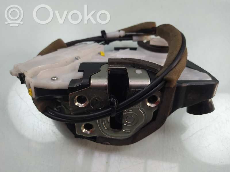 Honda CR-V Front door lock 