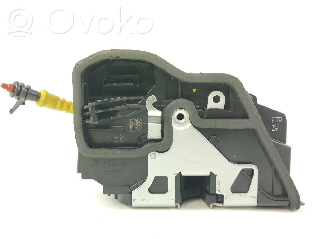 Front door lock   7229458