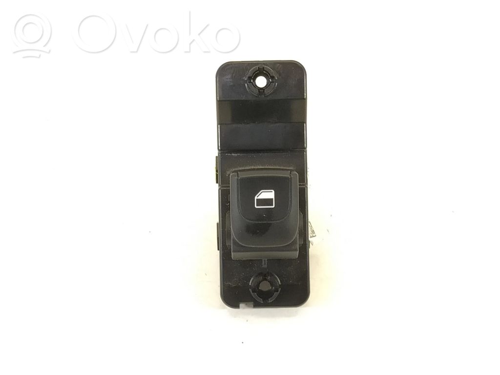 KIA Stonic Electric window control switch 