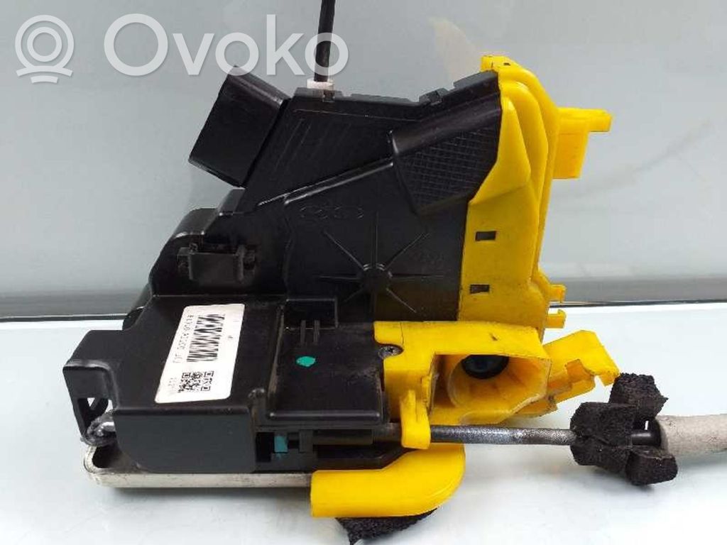 Priekšpusē slēdzene   81310A2100
