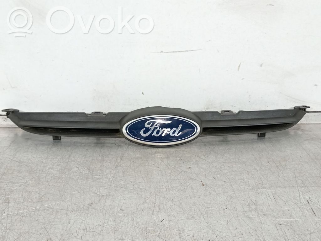 Front grill   8A618200B