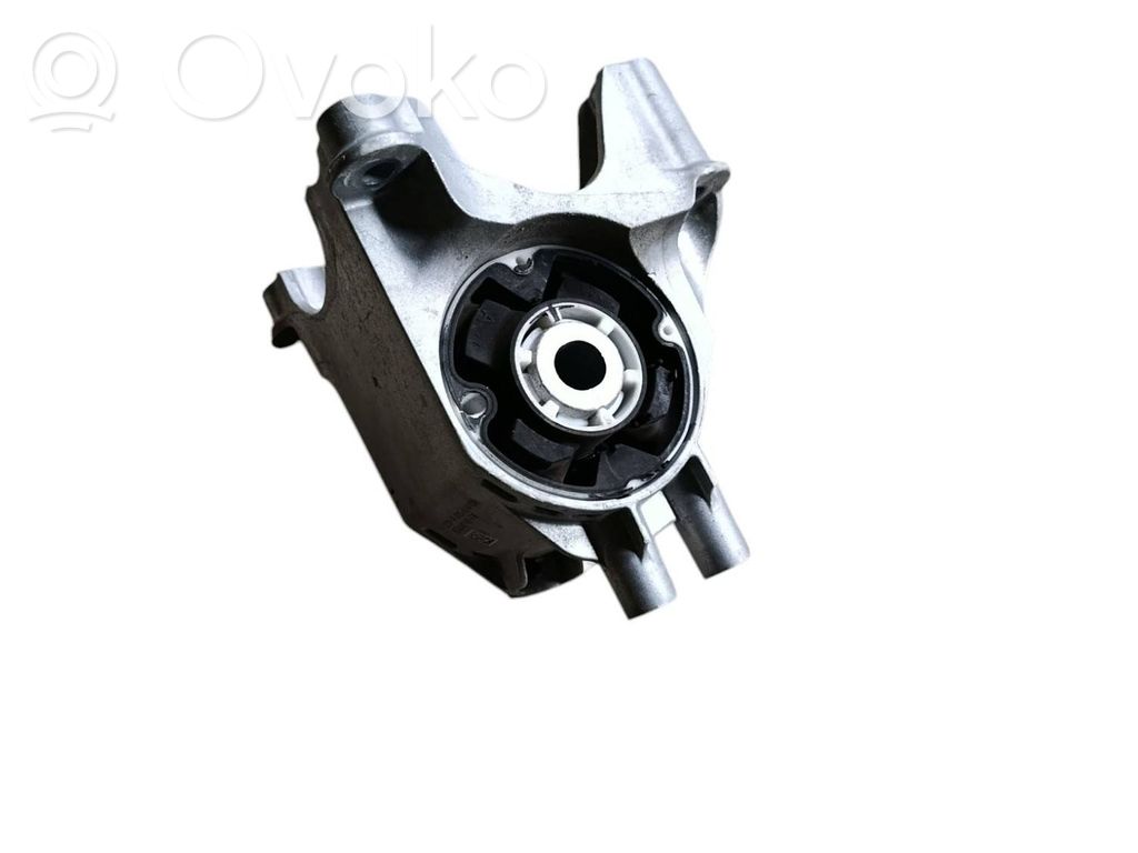 BMW i4 Engine mount bracket 