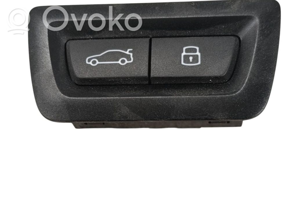 BMW i4 Tailgate/boot open switch button 
