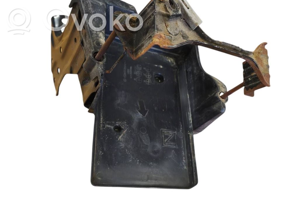 Subaru Outback (BS) Battery tray 