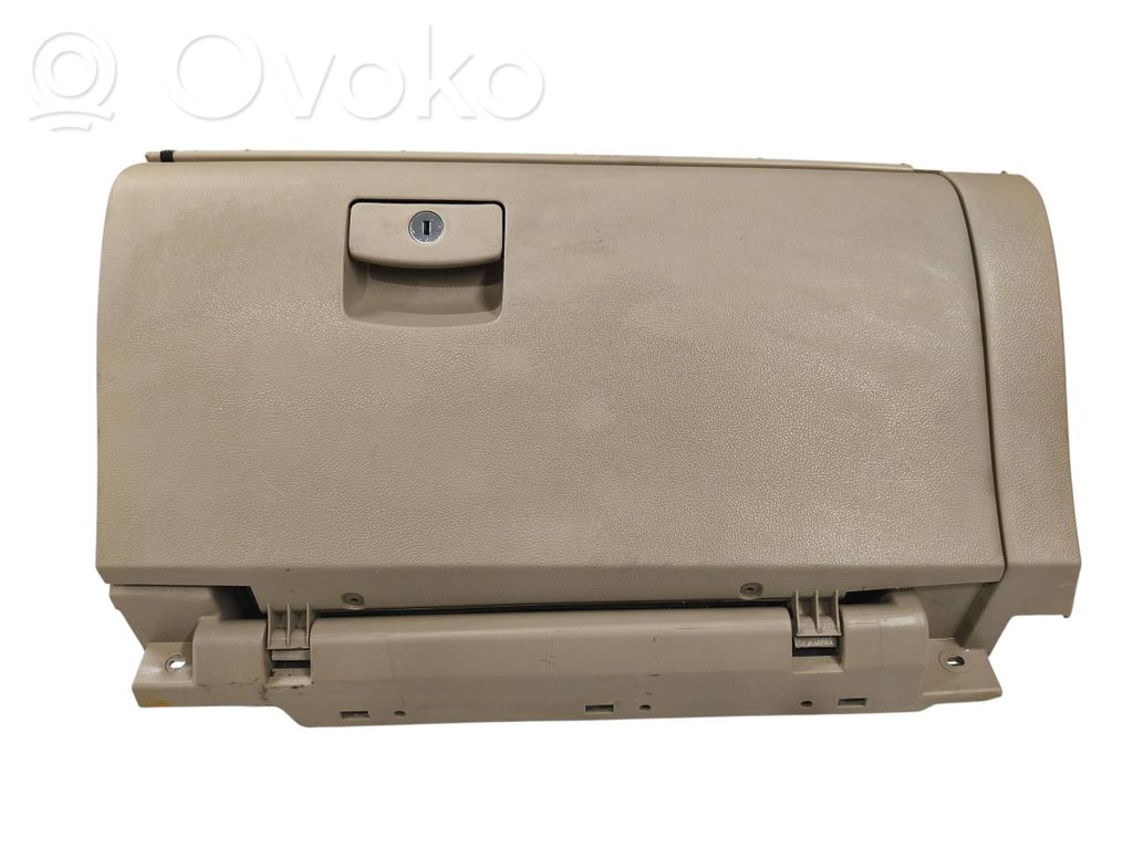 Subaru Outback (BS) Glove box 