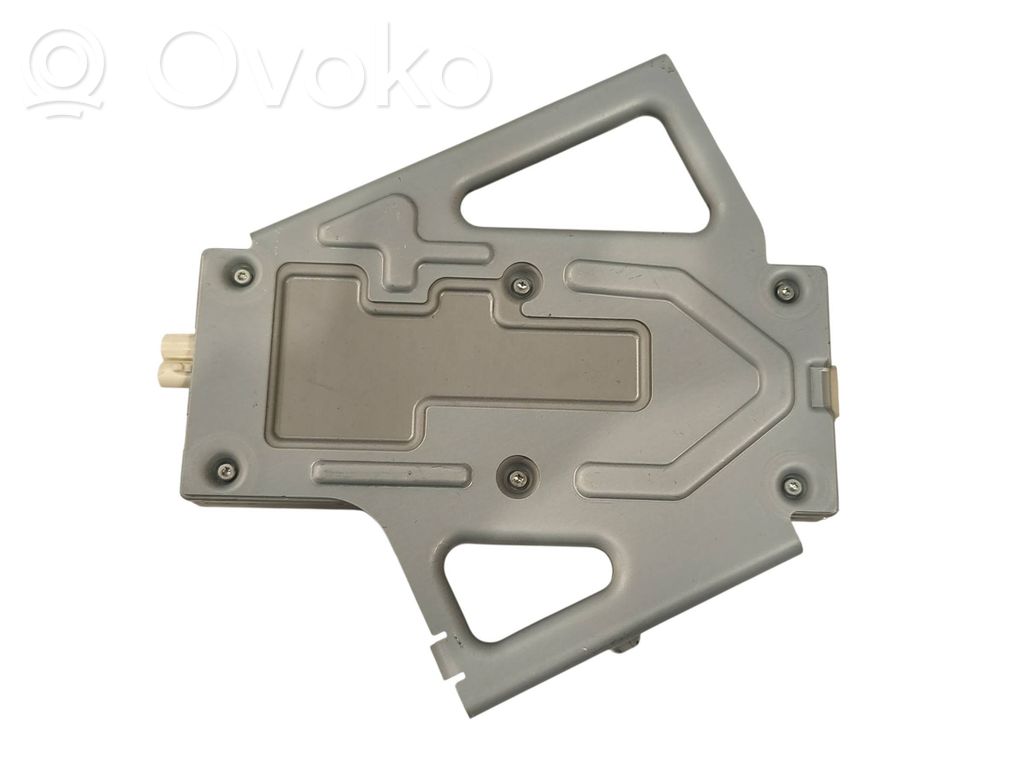 Tesla Model S Antenos stiprintuvas 
