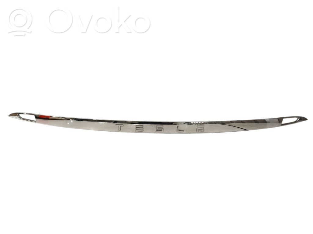 Tesla Model S Tailgate trim 