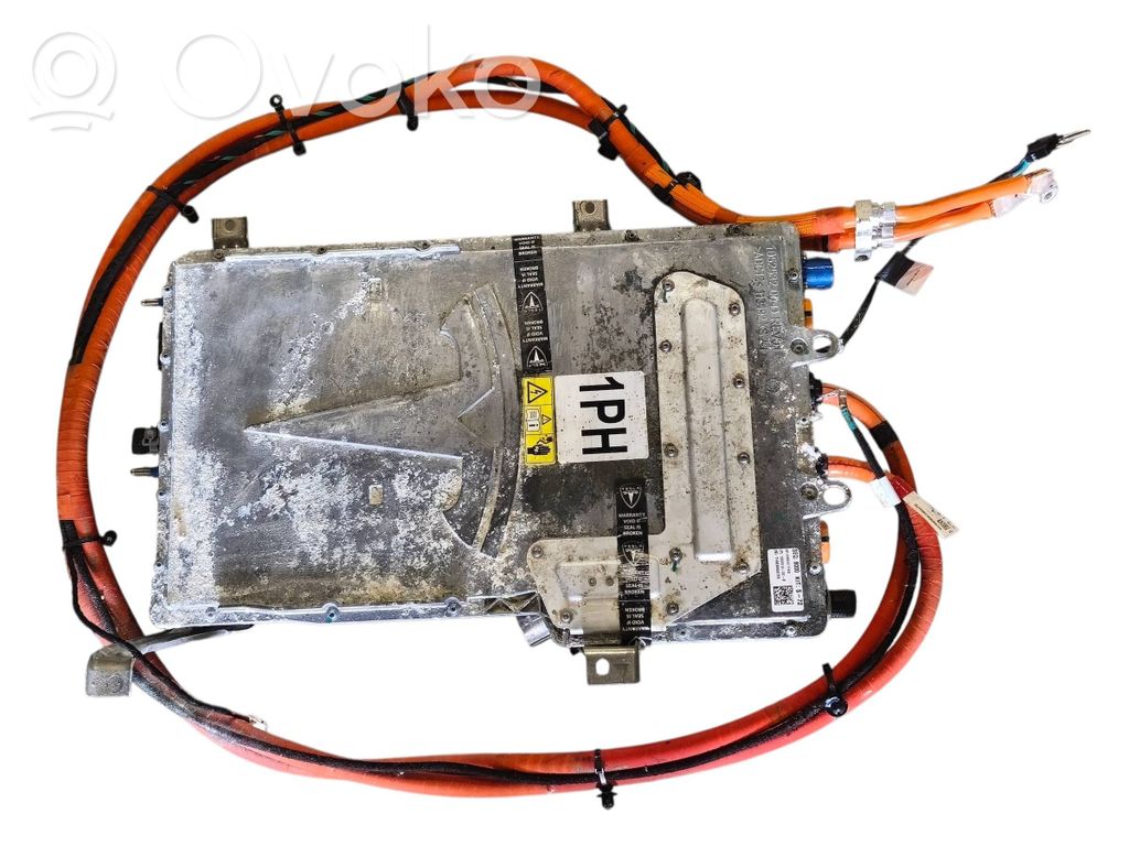 Inversor/convertidor de voltaje   103825100E