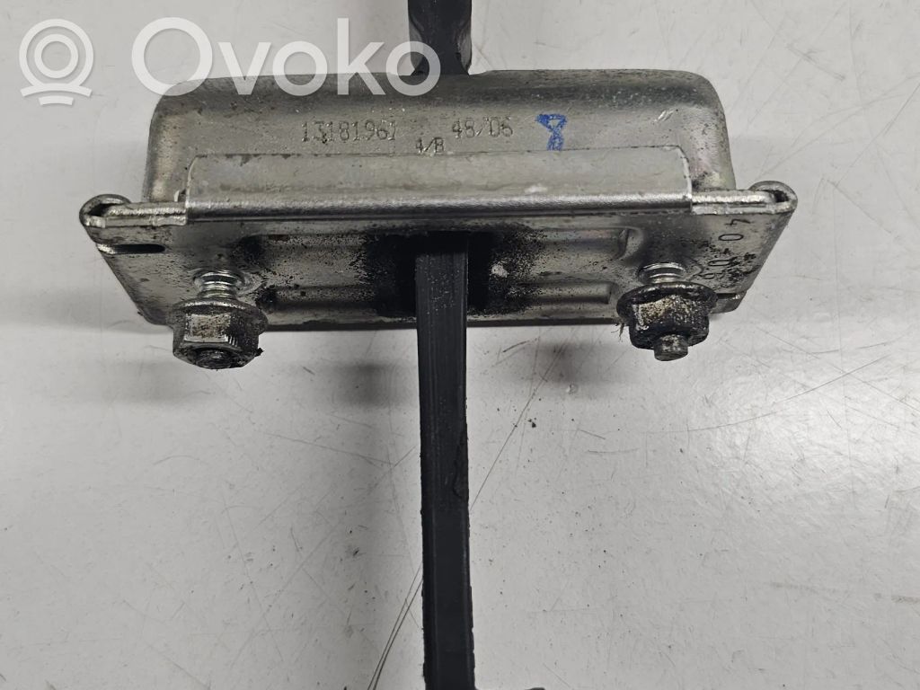 Opel Corsa D Takaoven pidätin 