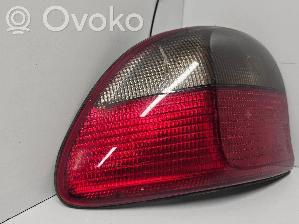Opel Omega B1 Aizmugurējais lukturis virsbūvē 