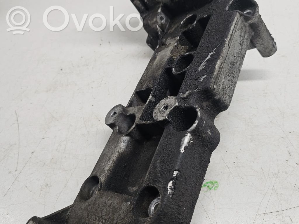 Volvo XC90 Generator/alternator bracket 