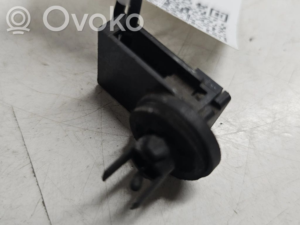 Volkswagen PASSAT B5 Sensor de temperatura interna/externa 