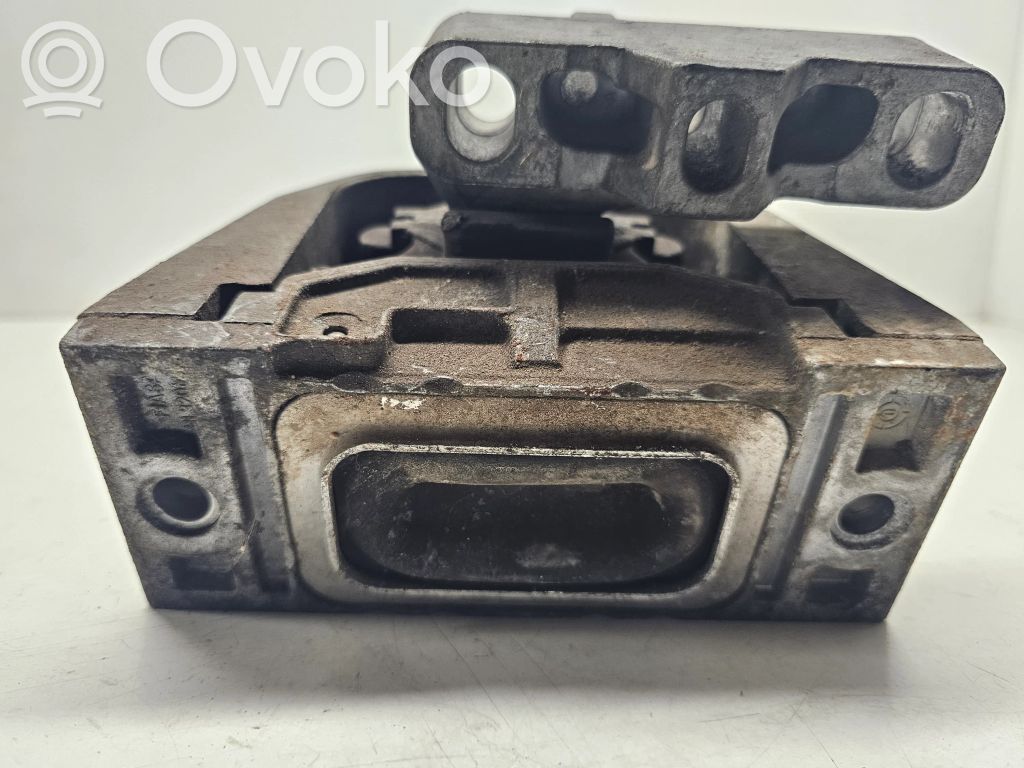 Volkswagen Golf IV Engine mount bracket 
