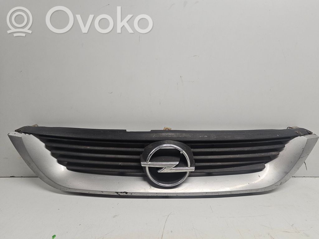 Opel Vectra B Front bumper upper radiator grill 